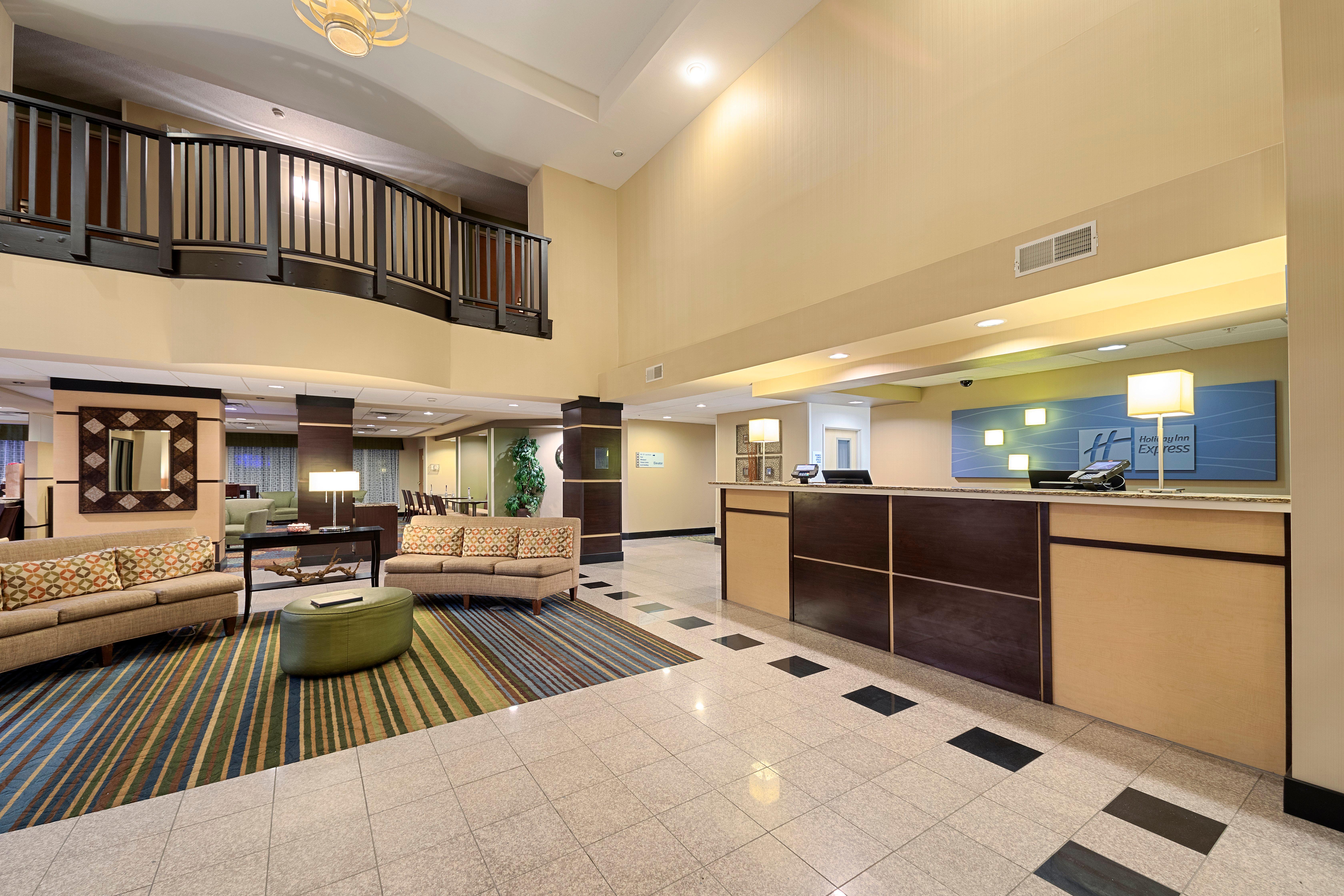 Holiday Inn Express Bloomington West By Ihg Экстерьер фото
