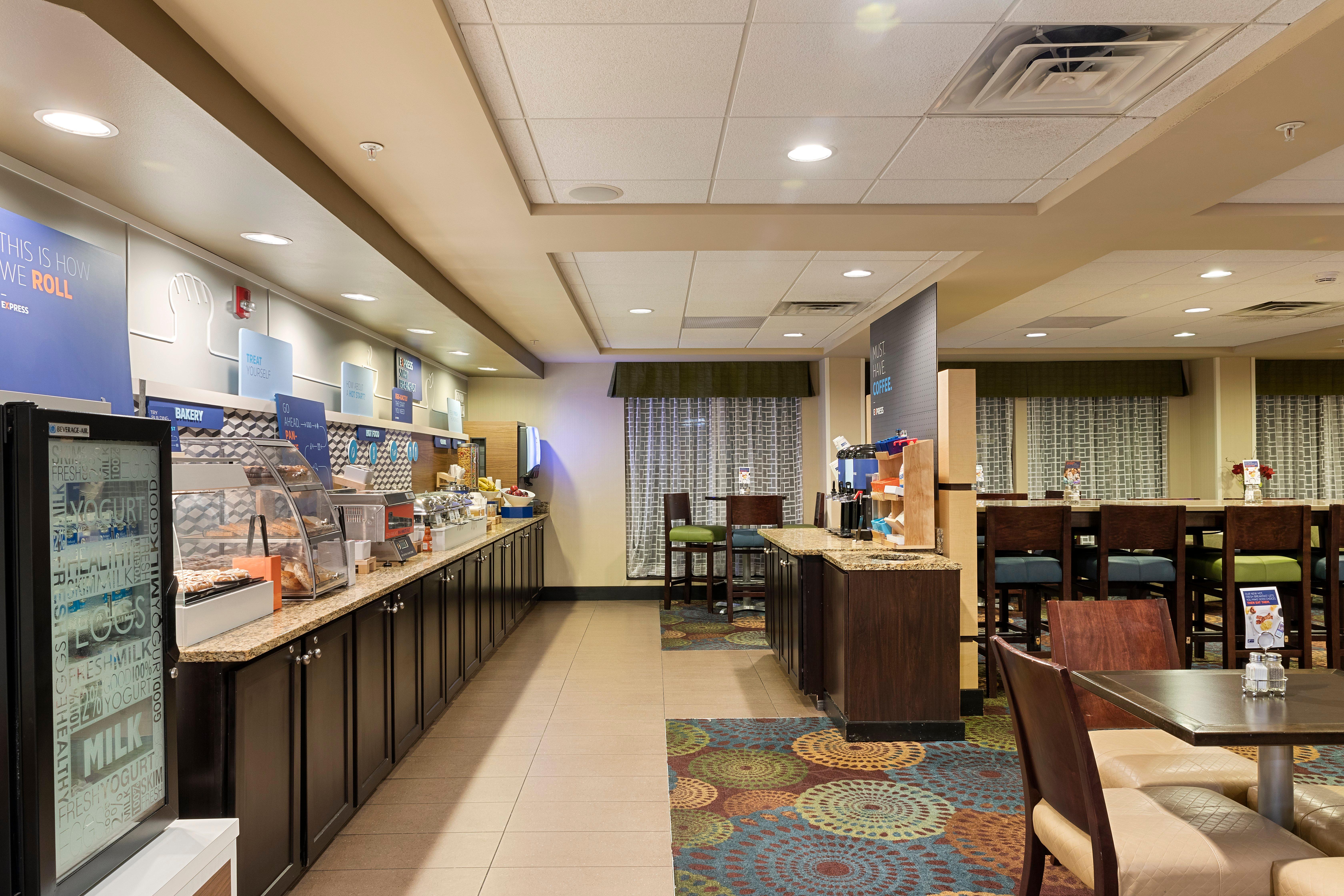 Holiday Inn Express Bloomington West By Ihg Экстерьер фото