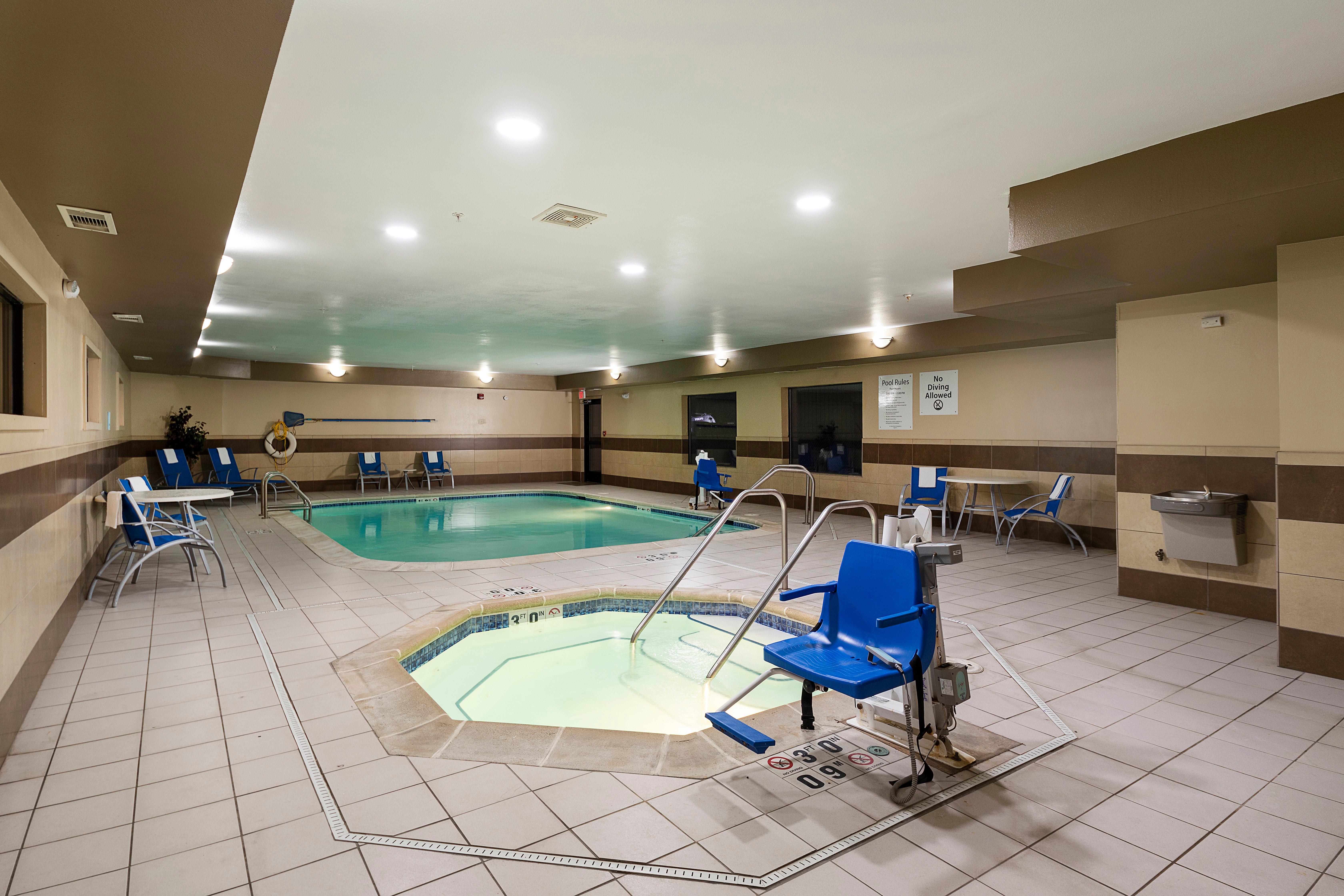 Holiday Inn Express Bloomington West By Ihg Экстерьер фото