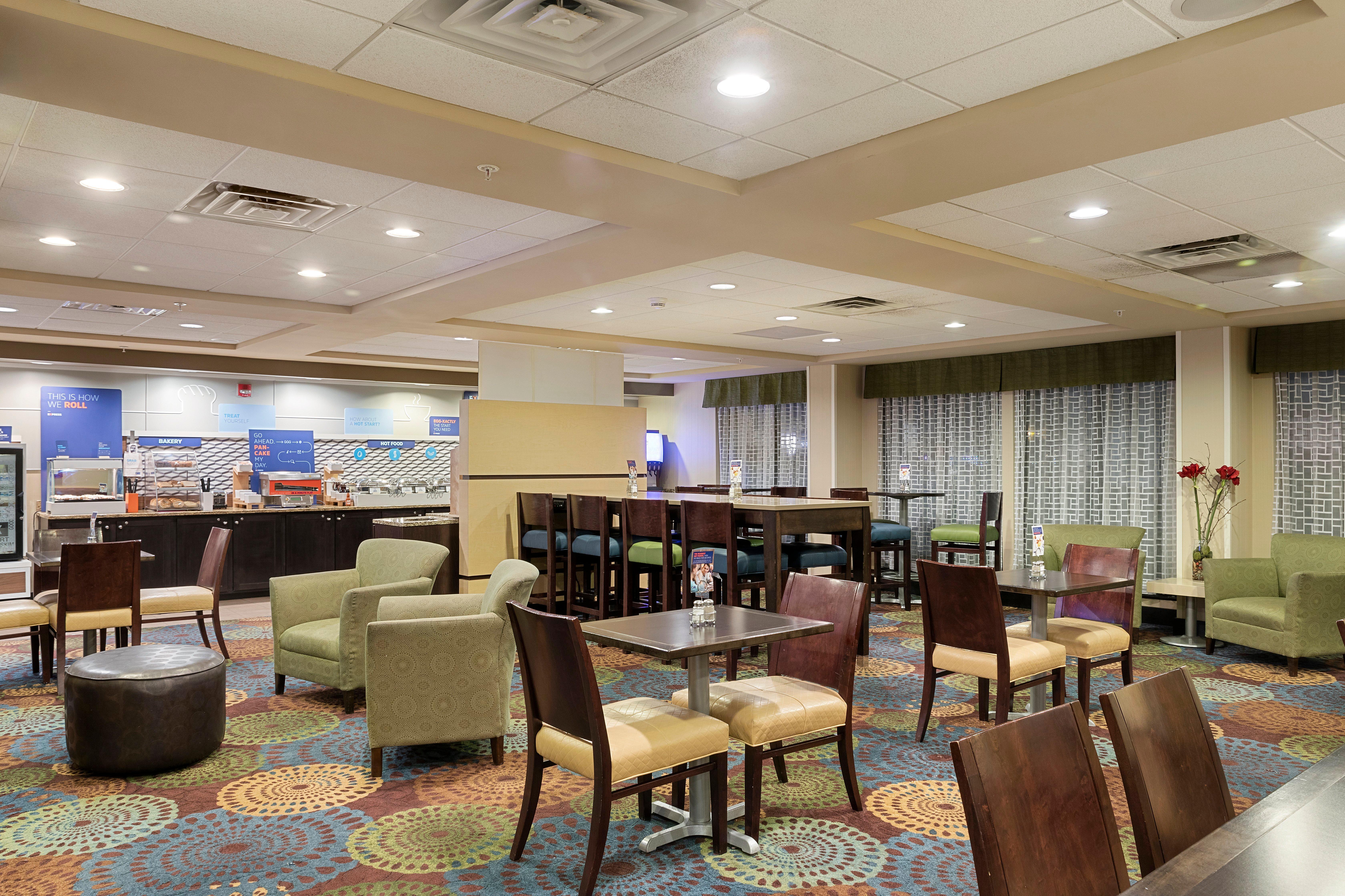 Holiday Inn Express Bloomington West By Ihg Экстерьер фото