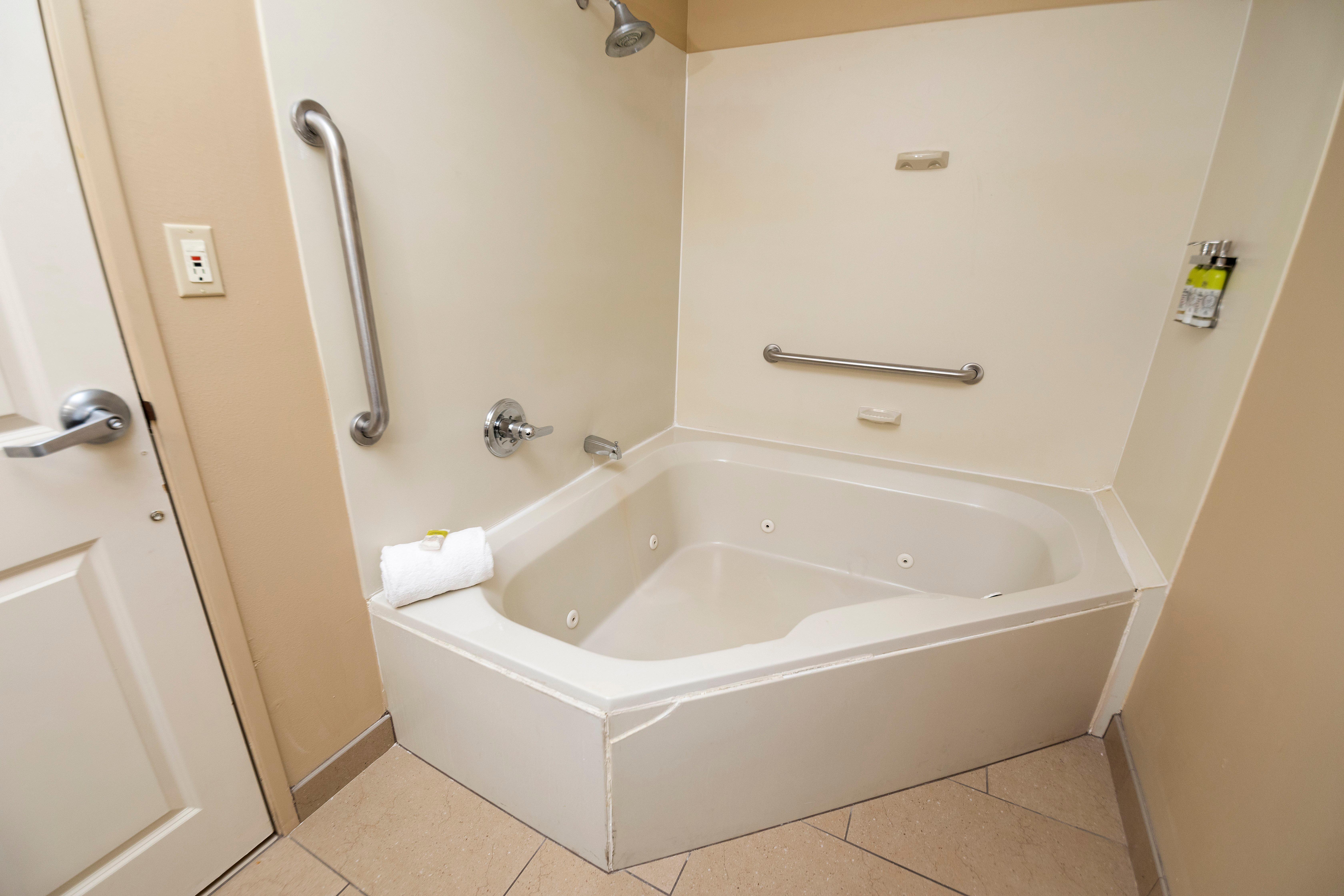 Holiday Inn Express Bloomington West By Ihg Экстерьер фото