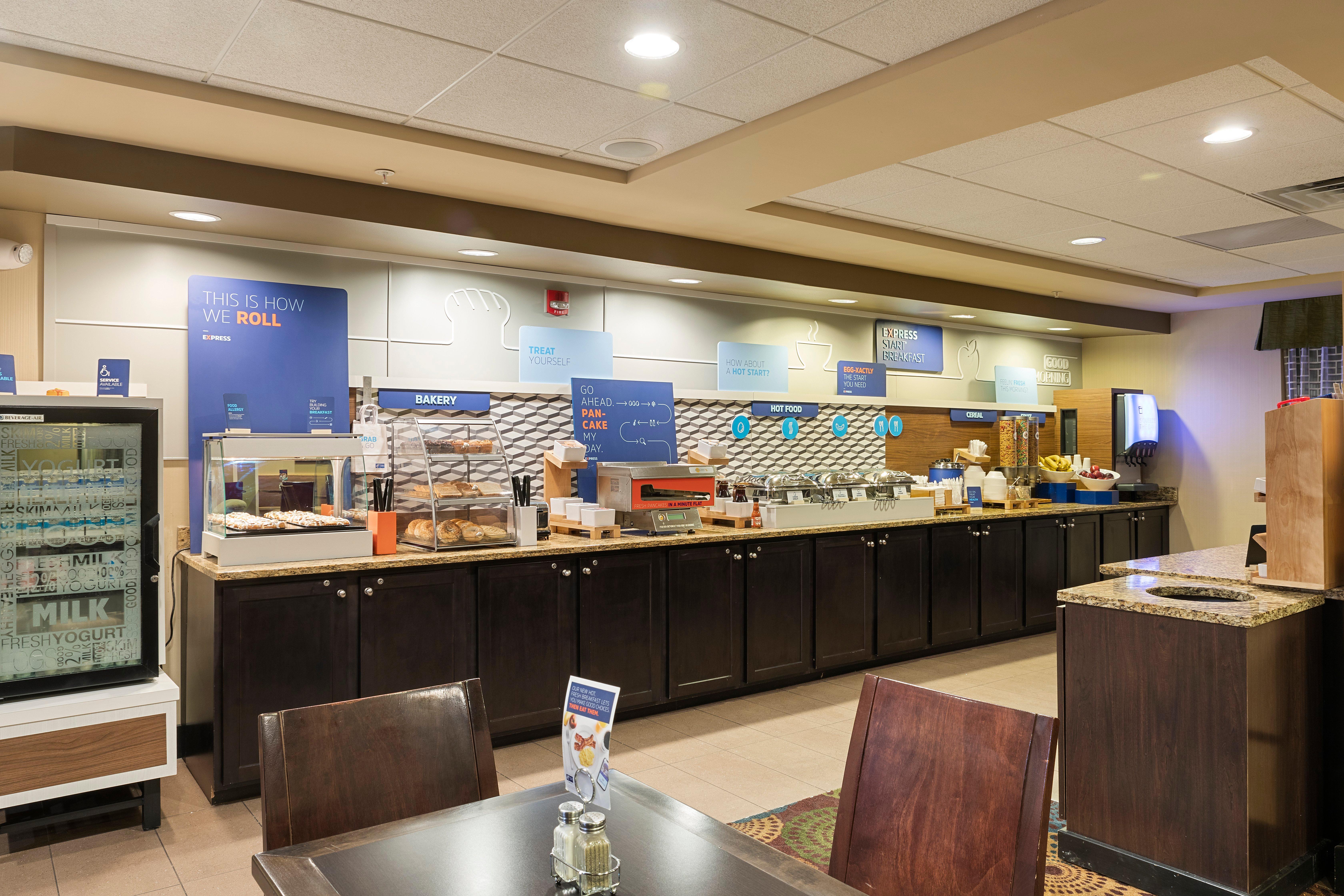 Holiday Inn Express Bloomington West By Ihg Экстерьер фото