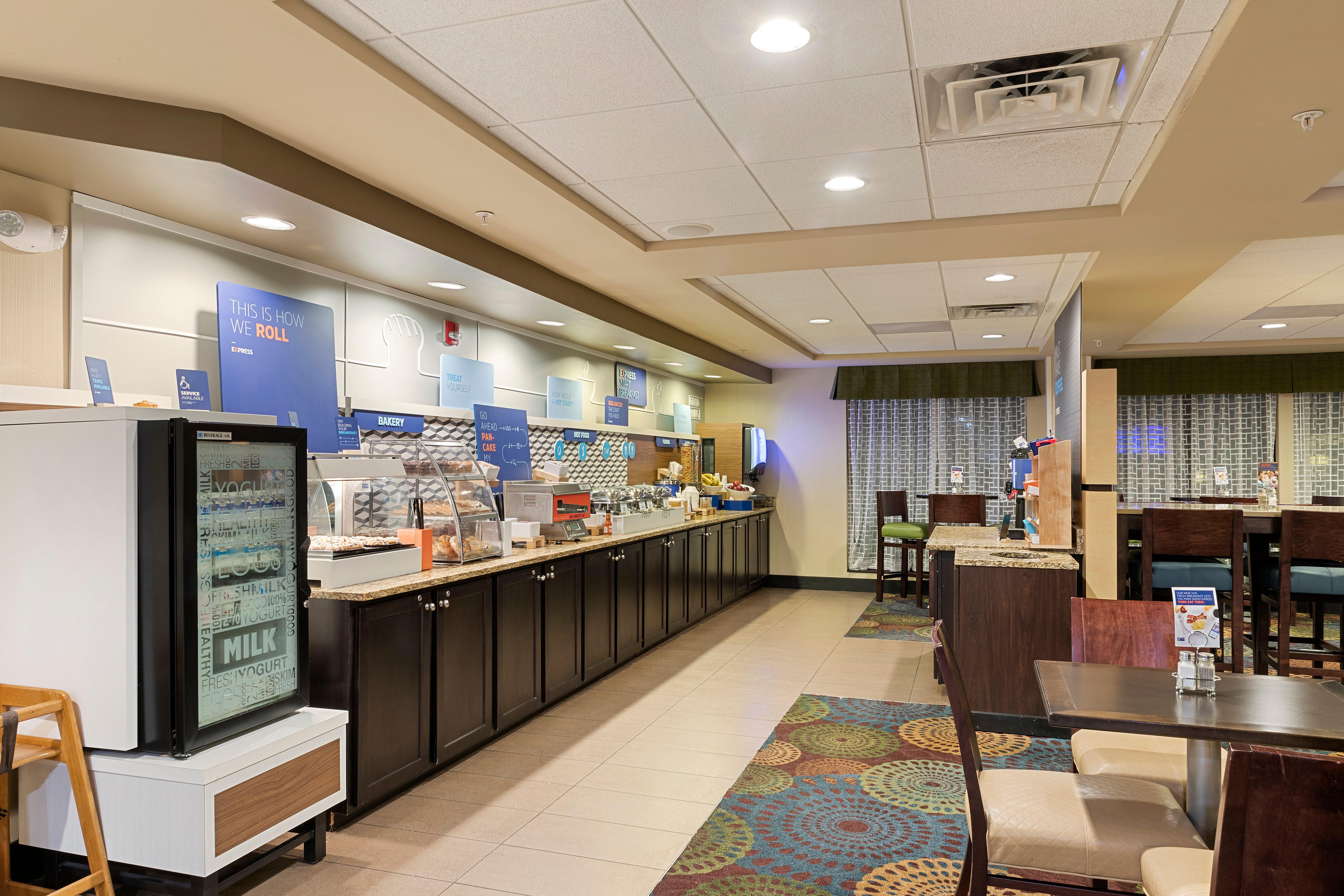 Holiday Inn Express Bloomington West By Ihg Экстерьер фото