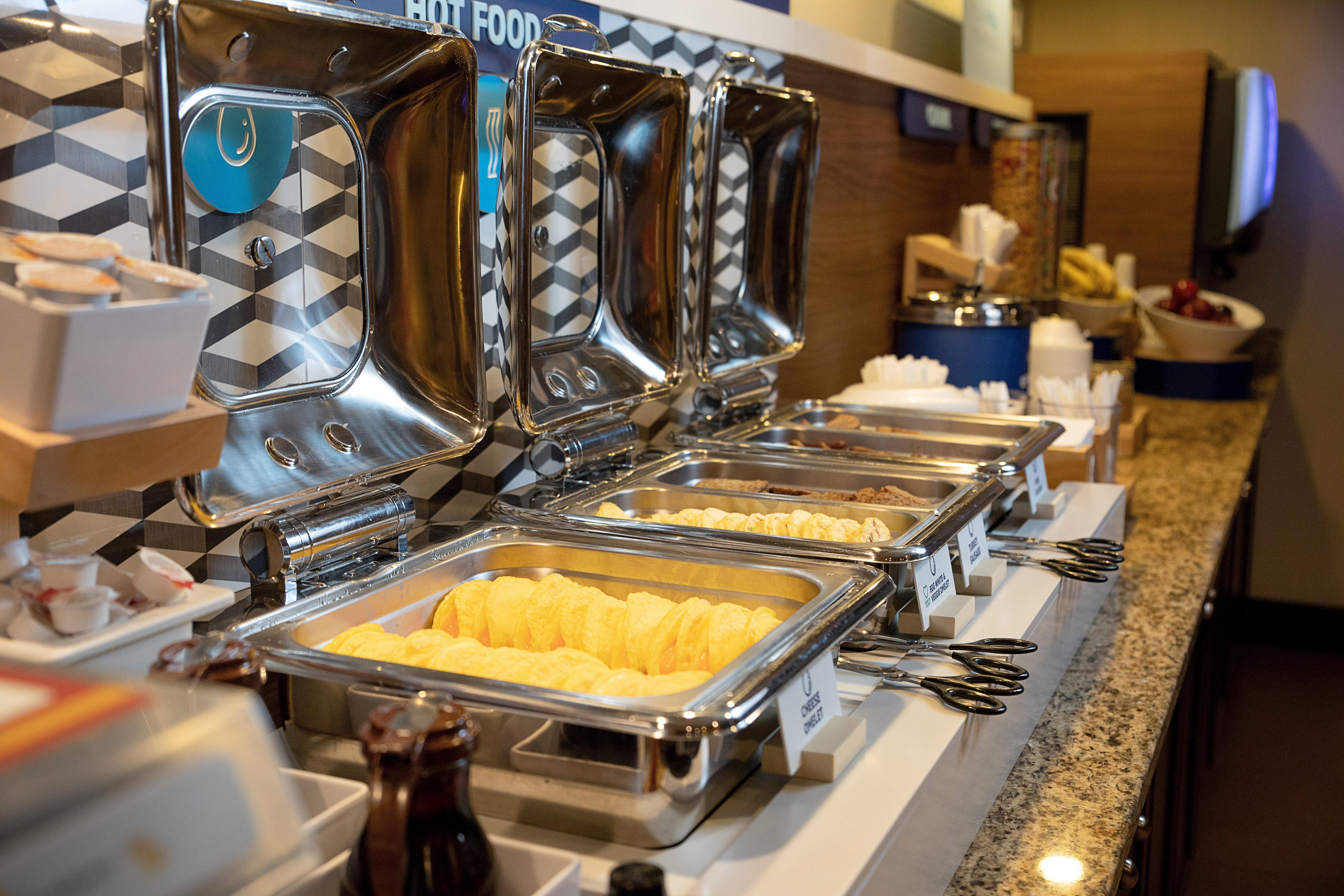 Holiday Inn Express Bloomington West By Ihg Экстерьер фото
