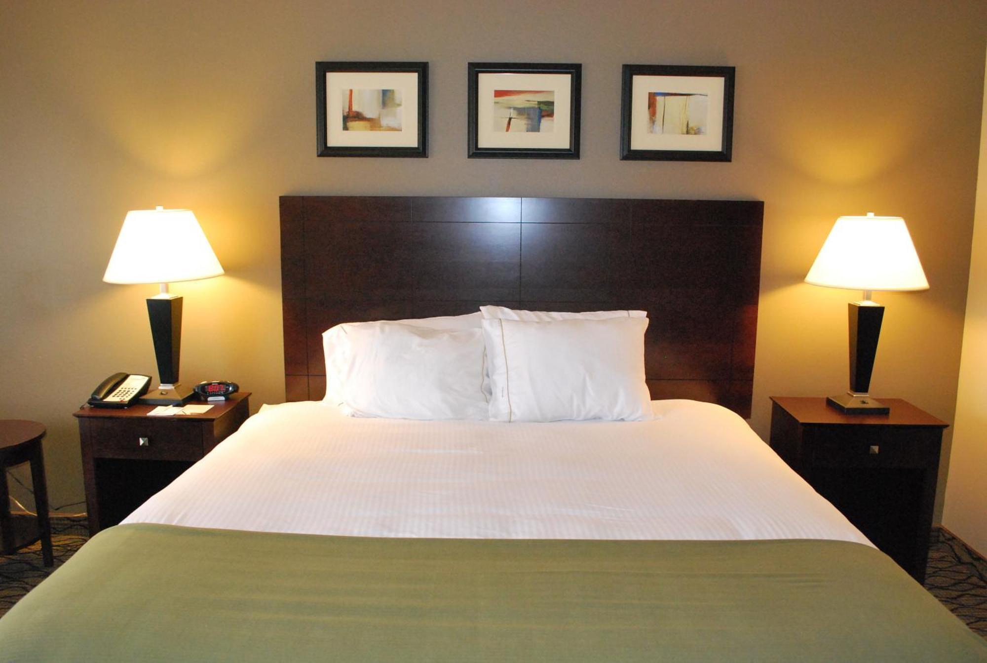 Holiday Inn Express Bloomington West By Ihg Экстерьер фото