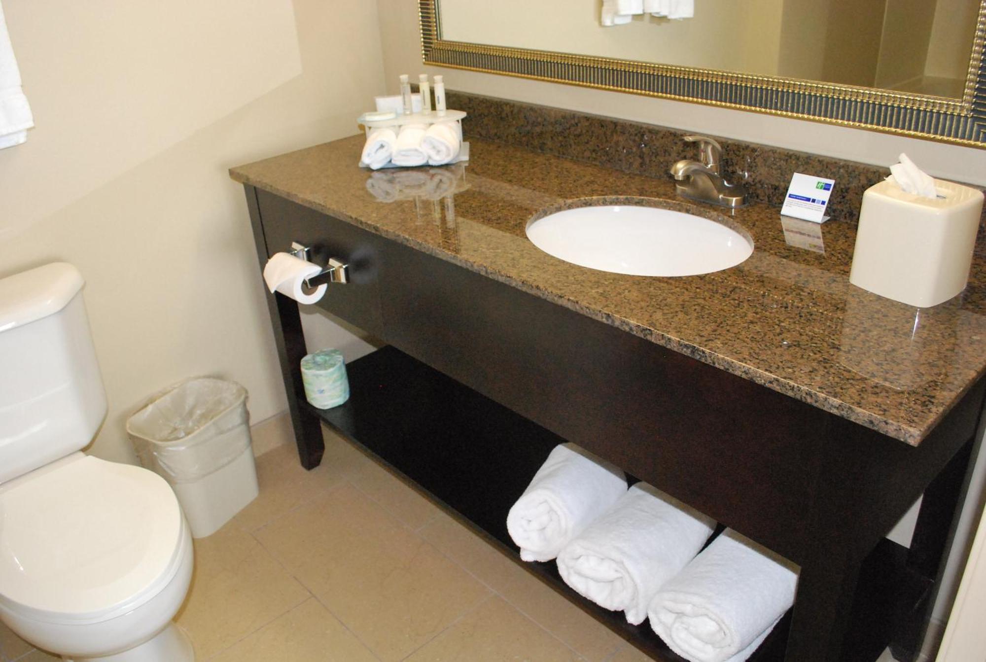 Holiday Inn Express Bloomington West By Ihg Экстерьер фото